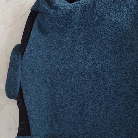 Columbia fleece jacket. - Picture 7 of 10